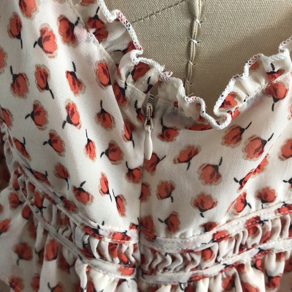 Lightweight Flirty Top - Picture 6 of 7